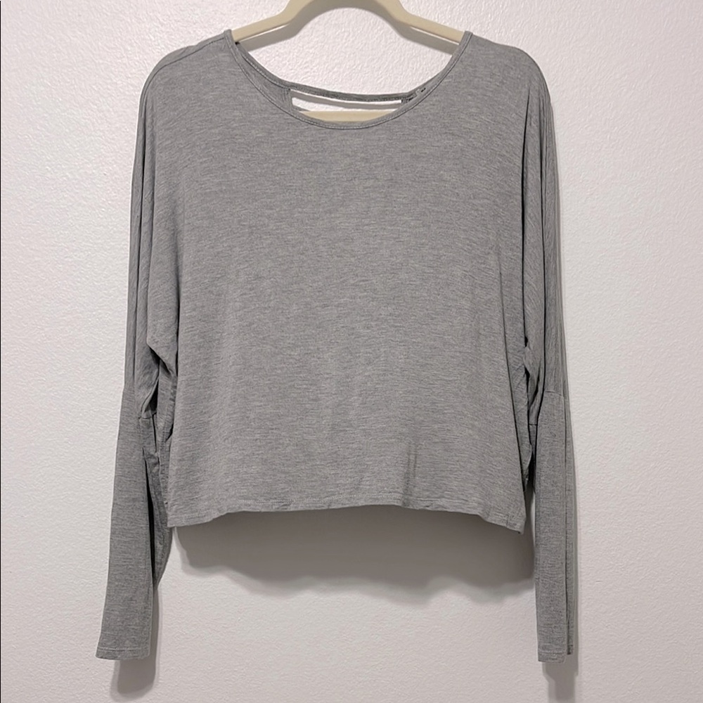 Forever 21 Open Back Cropped Long Sleeve Lightweight Size Medium PTP 23” EUC - Picture 3 of 5